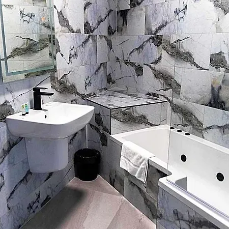 Aparthotel The By Pasha Bradford (West Yorkshire)