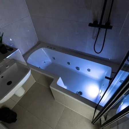 Aparthotel Spire Ltd