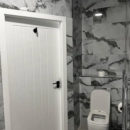 Aparthotel Spire Ltd